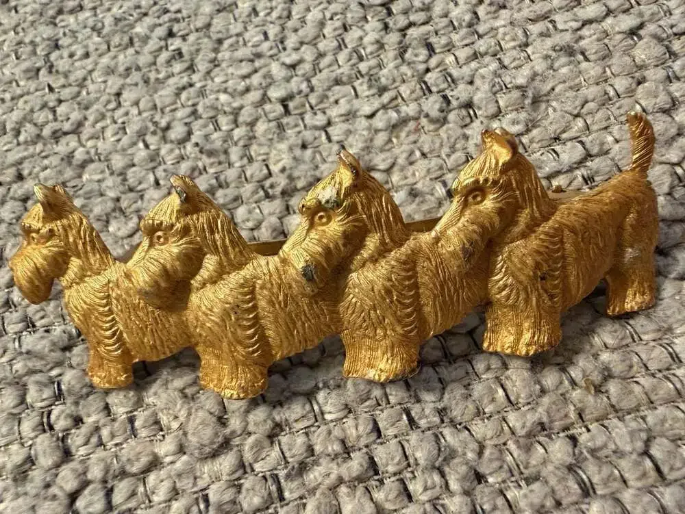 Unbranded gold tone